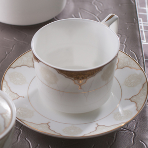Set di Tazze e Piattini in Porcellana Bianca con Bordo Dorato, Stile Arabo-Turco di Lusso, 15 Pezzi in Bone China per 6 Persone - Product Image 3