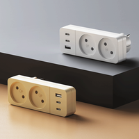 Adaptateur de prise russe avec 2 prises, 1 port USB, 2 ports USB-C, sortie 5V 2.4A, courant nominal 10A, prise compacte non mise à la terre
