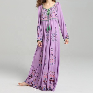 فستان نسائي طويل كاجوال بتصميم بوهيمي عتيق من MANNI – مناسب للشاطئ بتطريز زهري - Product Image 4