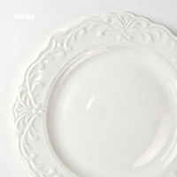 Service de table en porcelaine blanche à motif floral en relief, style vintage français, assiettes et bols en céramique, personnalisation du logo, vente en gros