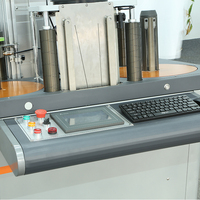 Machine d'inspection d'étiquettes à rembobinage automatique avec système de vision et plateforme de détection des défauts pour le contrôle qualité des rouleaux de papier d'étiquettes