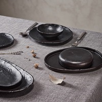 Ensemble d'assiettes à dîner en céramique et porcelaine noires mates, forme irrégulière, 8 pouces, plats asymétriques pour mariages, fêtes et cadeaux