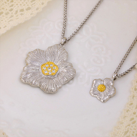 S925 Italienische Sterlingsilber Blumenförmige Gardenie-Halskette 18K Vergoldet Luxuriöser Minimalistischer Anhänger Klassischer Trend Schlüsselbeinkette