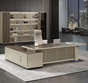 Bureau et chaise de direction modernes haut de gamme en bois avec grille décorative sur le bureau, idéaux pour les bureaux de direction d'entreprise - Product Image 1