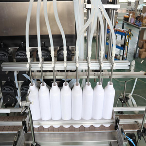 Machine de remplissage pour petites bouteilles de 10 ml de sérum antioxydant avec ingrédients actifs - Product Image 3