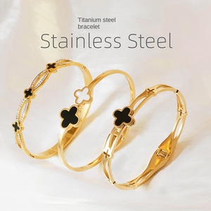Bracelet Femme en Acier Inoxydable Haut de Gamme Vente en Gros Usine, Plaqué Or Noir, Motif Trèfle à Quatre Feuilles, Ne Ternit Pas - Product Image 2