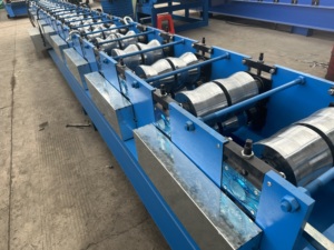 Offre Spéciale haute qualité acier métal M forme panneau solaire support pluie eau <span class=keywords><strong>gouttière</strong></span> tuyau de descente rouleau formant la Machine - Product Image 5