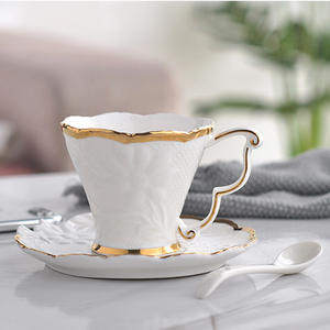 Tazza <span class=keywords><strong>da</strong></span> <span class=keywords><strong>caffè</strong></span> e piattino in porcellana bianca goffrata a forma di fiore Set di tazze <span class=keywords><strong>da</strong></span> <span class=keywords><strong>caffè</strong></span> turche in ceramica per Hotel di casa - Product Image 6