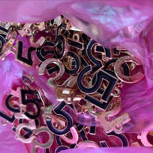 Dijes de aleación de metal para fabricación de joyas, 5 charms de diseño con número personalizado, 10 colores de esmalte - Product Image 6