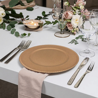 Plaque de chargeur en plastique PP ronde en or de luxe avec bordure à motifs de corde, utilisée pour la décoration de fête de mariage