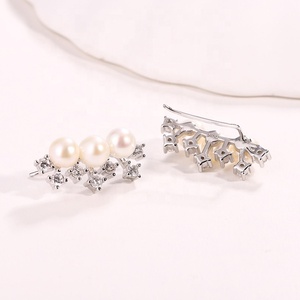 Boucles d'oreilles clous classiques KAMMY 5,5-6 mm en argent 925 avec perles d'eau douce, moissanite et zircon, style vintage et tendance pour les fêtes - Product Image 6