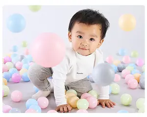 Tahan Lama 7Cm 5.5Cm Plastik Mutiara Warna Komersial Anak-anak Massal Mainan Soft Play Bola Putih Pit Balls untuk Anak-anak