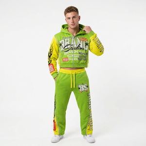 Conjunto de Sudadera con Capucha y Pantalones para Hombre, Estampado Digital Verde y Amarillo, Estilo Urbano, Dos Piezas, con Cierre de Cremallera y Bolsillos con Cordón - Product Image 6