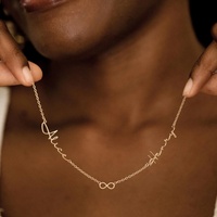 Collier pendentif élégant en acier inoxydable plaqué or Collier de couple personnalisé avec double nom Cadeau d'anniversaire de Noël