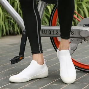 รองเท้าผ้าใบระบายอากาศได้ดีสำหรับผู้ชายและผู้หญิง พื้นรองเท้านุ่ม สีดำ สวมใส่สบาย - Product Image 6