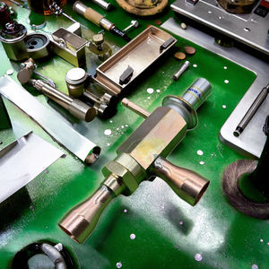 Válvula de derivación de gas caliente de latón ajustable de 0~12 bar para piezas de calentadores con ODF de 22 mm que logra una presión de evaporación/condensación constante - Product Image 3