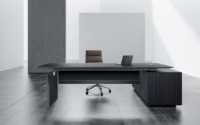 Bureau de direction en bois avec tiroirs - Design moderne, ergonomique et durable pour les espaces de travail d'entreprise