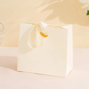 Sac cadeau <span class=keywords><strong>de</strong></span> luxe en papier biodégradable personnalisé avec logo pour <span class=keywords><strong>bijoux</strong></span>, boutique, petit cadeau, mariage, avec poignée en ruban - Product Image 3