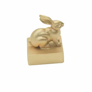 18 سنة من الشركة المصنعة شعار مخصص صب المعادن طوابع سبائك الزنك لطيف أرنب مطلية بالذهب الطوابع