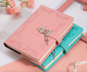 Juego de bolígrafos de cuaderno de cuero con forro A5 personalizado, diseño de bloqueo de corazón, diario de 100 páginas para escritura personal de viaje, caja de regalo - Product Image 1