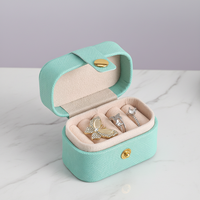 Boîte à bagues mini portable de style européen et américain MC, organiseur de boucles d'oreilles, étui de rangement en cuir avec fermeture à bouton pour bijoux