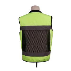 Gilet de sécurité réfléchissant à haute visibilité avec fermeture éclair, sangle, maille respirante, plusieurs poches et logo personnalisable sur le dos - Product Image 4