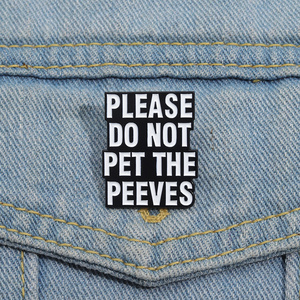 Tùy Chỉnh Văn Bản Kim Loại Huy Hiệu Xin Vui Lòng Không Vật Nuôi Các <span class=keywords><strong>Peeves</strong></span> Vải Trâm Hot Bán Mềm Men Pin Giá Rẻ Giá - Product Image 1