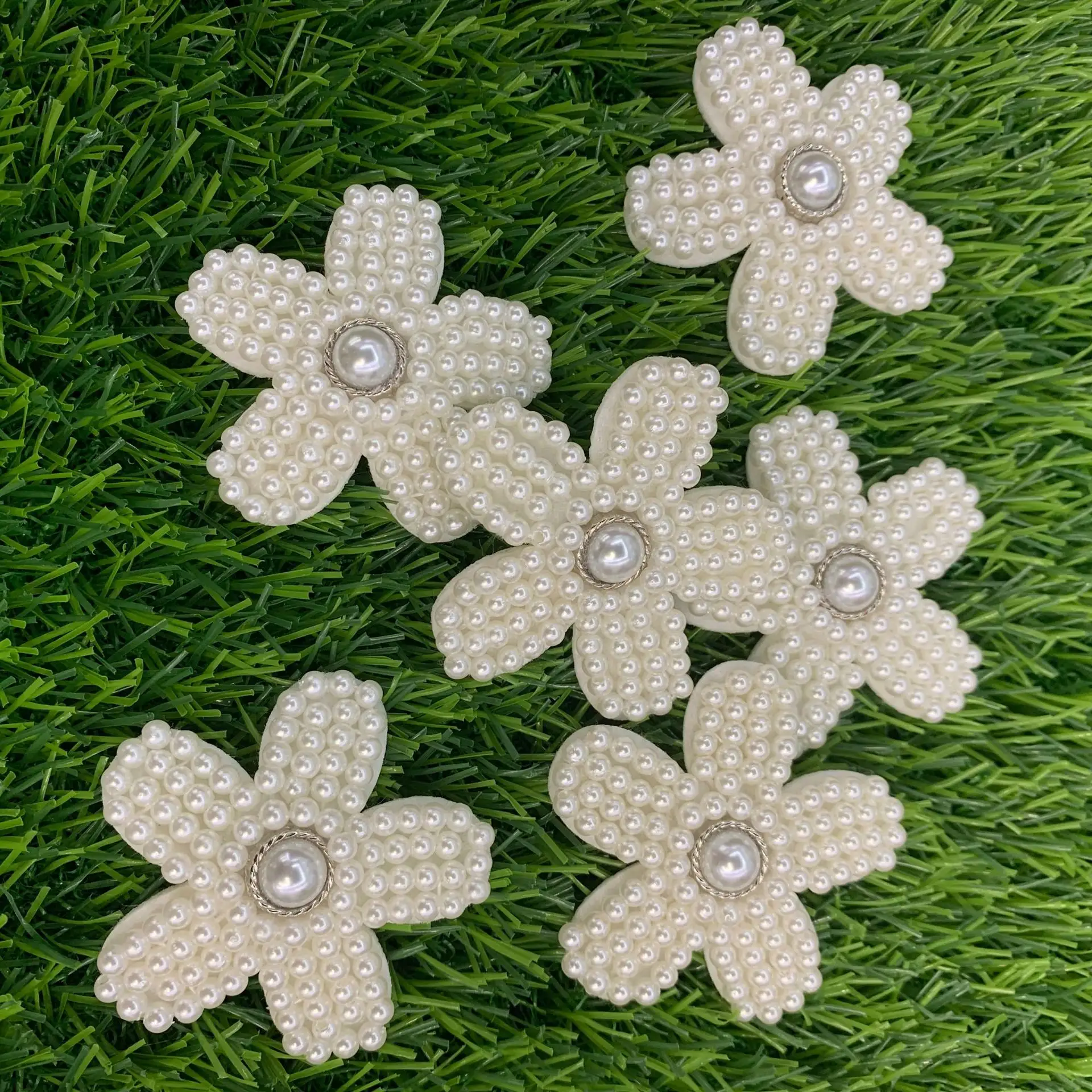 5*5 cm white beads pearls badge 3 d flowers Rhinestone applique for brooch clothing accessories