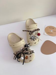 Breloques pour sabots à imprimé léopard, boucles décoratives de luxe faites à la main avec perles pour sandales et claquettes pour femmes - Product Image 6