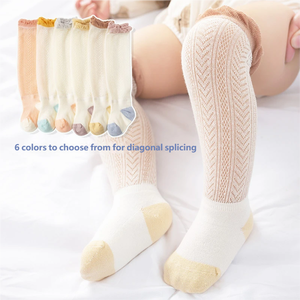 Chaussettes hautes pour bébé, longues en coton, avec design en maille douce pour l'été et l'intérieur, chaussettes de ramper pour nourrissons avec genouillères - Product Image 1