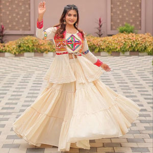 Lehenga Choli spécial Navratri avec travail Gamthi et dentelle miroir, avec dentelle Sikka, réversible, décontracté, toutes saisons - Product Image 1