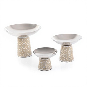 Ensemble de trois coupelles à chocolat de qualité supérieure, faites à la main, design luxueux, nouvelles, élégantes, en métal. - Product Image 1