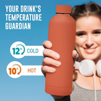 Bouteille d'eau en acier inoxydable personnalisée 500 ml 750 ml avec revêtement en caoutchouc doux au toucher, gourde isotherme sport anti-fuite à petite ouverture