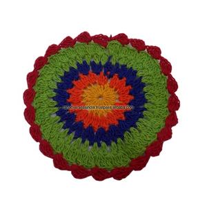 Meilleure vente Soupers faits à la main pour la maison et le bureau Dessous de plat décoratif multicolore en crochet Napperon à bon prix - Product Image 1