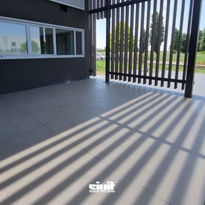 น้ำยารองพื้นอีพ็อกซี่สูตรน้ำ 3 ส่วนผสม พรีเมียม พร้อมสารกั้นไอน้ำคาร์บอนไฟเบอร์ สำหรับพื้นคอนกรีตและกระเบื้องที่มีความชื้น ผลิตในอิตาลี - Product Image 1