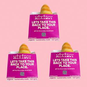 Sacs en papier alimentaire personnalisés avec logo imprimé, en papier ciré, rose et blanc, pour emballage de beignets, croissants et biscuits - Product Image 3