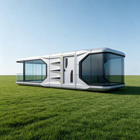 Casa Capsula Spaziale Quadrata Futuristica e Traspirante, Cabina Lounge Moderna, Unità Mobile con Pannelli Sandwich, Bar e Caffè all'Aperto
