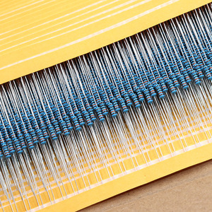Résistance à film métallique 1/4W à alimentation directe, tolérance 1%, 5 anneaux de couleur, à fils axiaux en fer, emballage en bande, 1R 1M <span class=keywords><strong>Ohm</strong></span>, résistance fixe - Product Image 1