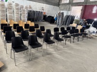 Chaise de conférence empilable en plastique ignifuge, avec système d'interverrouillage, pour événements et bureaux, avec pieds chromés et impression de logo
