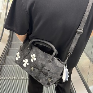 <span class=keywords><strong>Bolso</strong></span> de Viaje Cruzado <span class=keywords><strong>Mediano</strong></span> Unisex de PU con Cierre de Cremallera y Decoración Cruzada, Diseño Corazón de Cuervo, a la Moda - Product Image 4