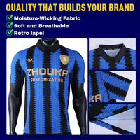 Maillot de football OEM en polyester respirant par sublimation, noir et bleu, à rayures rétro, durable, uniforme d'équipe personnalisé, vente en gros