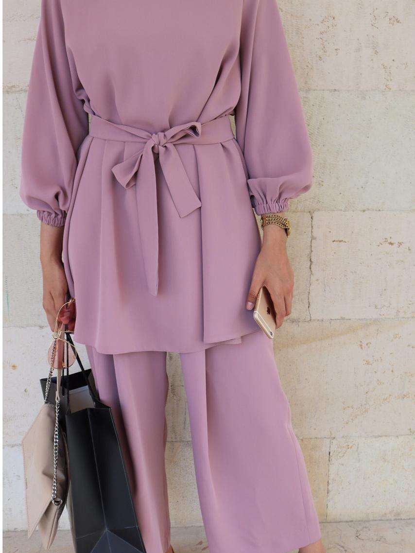 Rosa y morado (sin pañuelo en la cabeza)