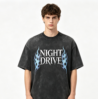 T-shirt col rond délavé Kornit DTG avec imprimé dégradé bleu glace, flammes argentées et police gothique, ourlet brut délavé, style grunge streetwear