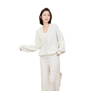 Autunno inverno accogliente pigiama in fibra di Micro piuma da donna a manica lunga a righe in velluto corallo caldo lavorato a maglia termica - Product Image 6