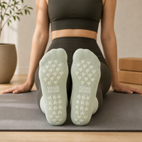 Chaussettes de yoga vert clair personnalisées de qualité supérieure, antidérapantes, pour femmes, avec volants festonnés