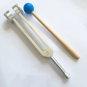 Diapason OM de 136,1 Hertz en gros, diapason de résonance lesté pour la thérapie par vibrations sonores, le yoga et la méditation - Product Image 2