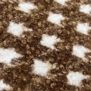 Tissu 100% Polyester Brossé Imprimé Écologique Résistant à l'Abrasion 340-350GSM Largeur 150cm Marron Blanc <span class=keywords><strong>Peluche</strong></span> - Product Image 3