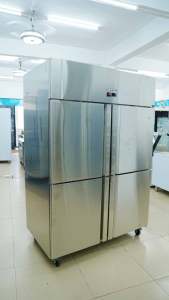 Congélateur vertical à air refroidi en acier inoxydable pour cuisine commerciale, à température unique, 4 portes, avec dégivrage automatique - Product Image 3