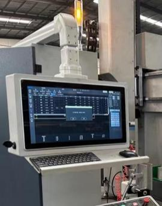 Automatic <strong>CNC</strong> 4000mm Tools Changing Aluminum <strong>Doors</strong> <strong>and</strong> <strong>Windows</strong>, <strong>CNC</strong> High Precision Milling Drilling Machine <strong>for</strong> Aluminum - Product Image 3
