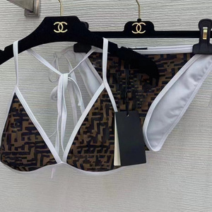 <span class=keywords><strong>Costumi</strong></span> <span class=keywords><strong>da</strong></span> <span class=keywords><strong>bagno</strong></span> di marca di lusso costume <span class=keywords><strong>da</strong></span> <span class=keywords><strong>bagno</strong></span> <span class=keywords><strong>donna</strong></span> triangolo Top con catena Sexy Bikini firmato <span class=keywords><strong>da</strong></span> <span class=keywords><strong>donna</strong></span> - Product Image 4